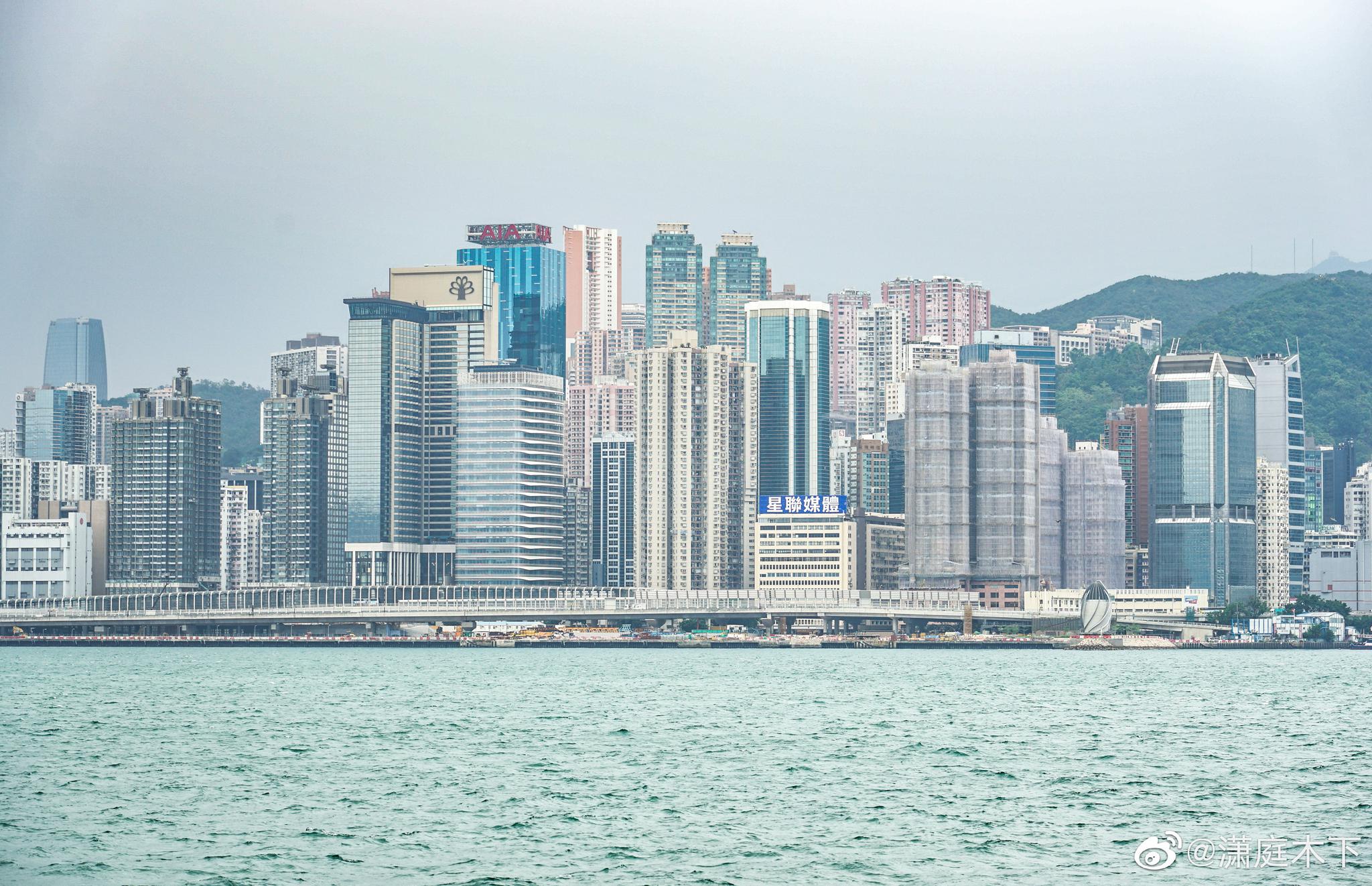 香港岛中环风貌与维多利亚港湾风光