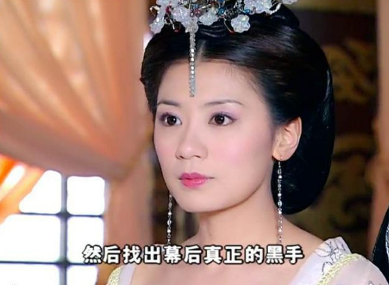 盘点贾静雯在《至尊红颜》中的服装：诠释了从小白兔到总攻女王