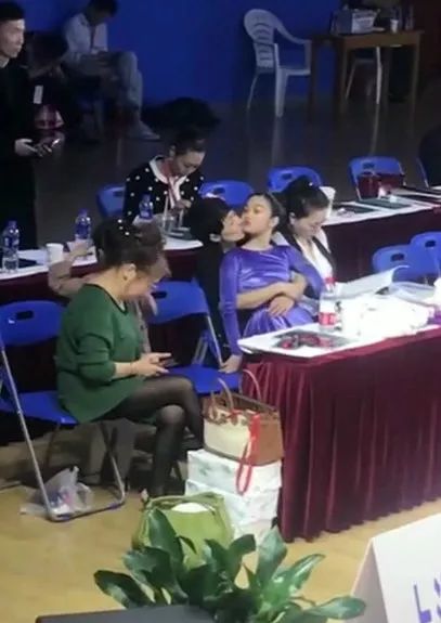 马伊琍为孩子操碎了心!文章马伊琍女儿参赛,父亲文章狂叮男舞伴 马伊琍为孩子操碎了心!文章马伊琍女儿参赛,父亲文章狂叮男舞伴