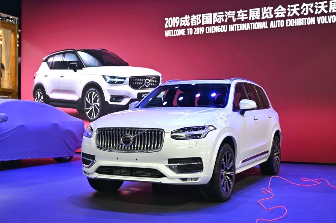 XC90成都车展刷存在感!换了格栅和后视镜颜色就叫中期改款?
