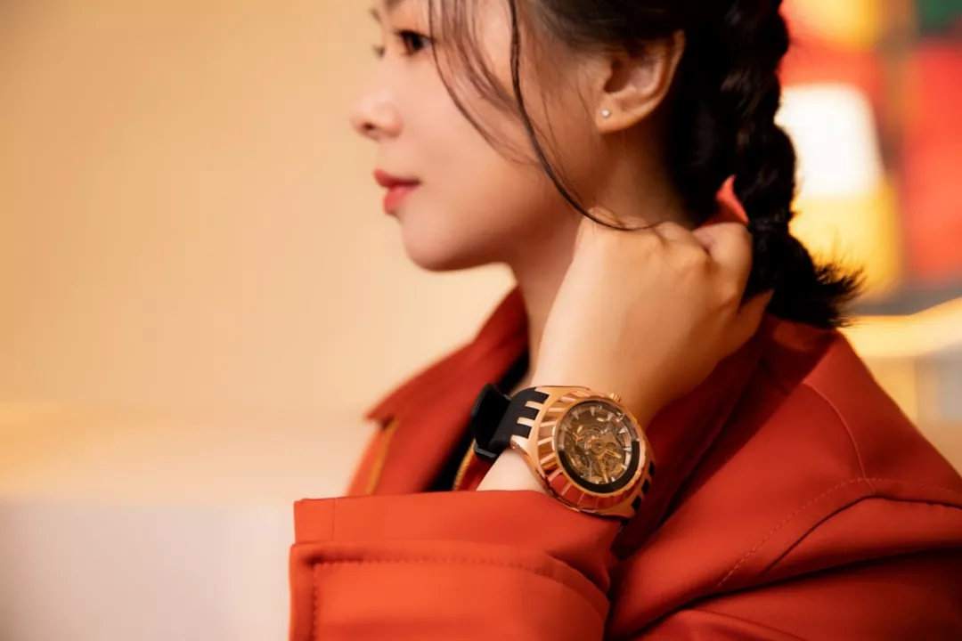 为啥大家都在抢这只SWATCH？新表看起来像10万块，其实只要…