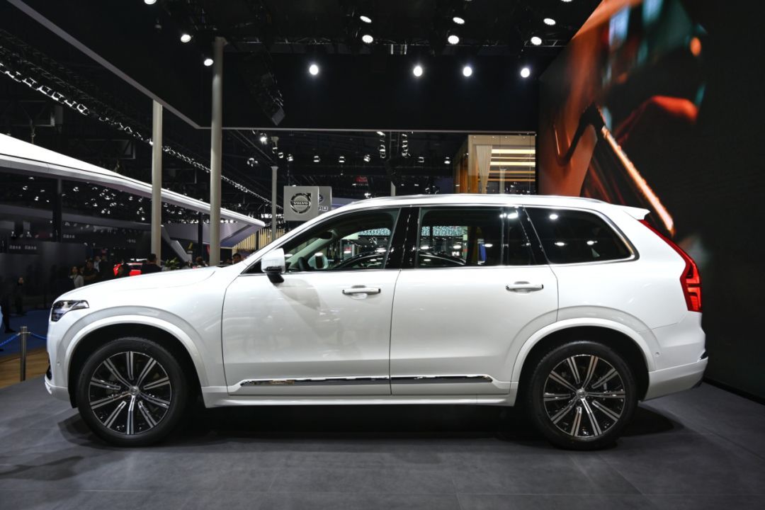 XC90成都车展刷存在感!换了格栅和后视镜颜色就叫中期改款?