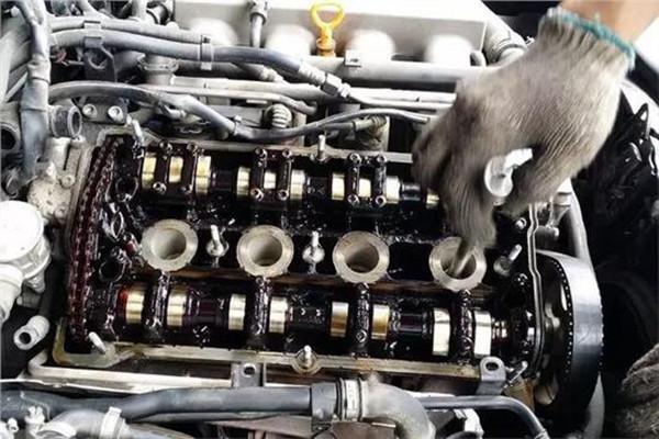 不懂发动机积碳该如何清洗？分清这几点，花最少的钱效果还好！