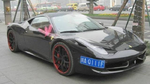 速递!新鲜的“法拉利“资讯全在这，看我就够了