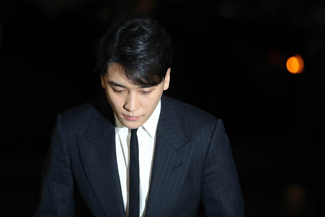 李胜利事件持续发酵相关人员相继道歉,只有他清空社交动态未发声