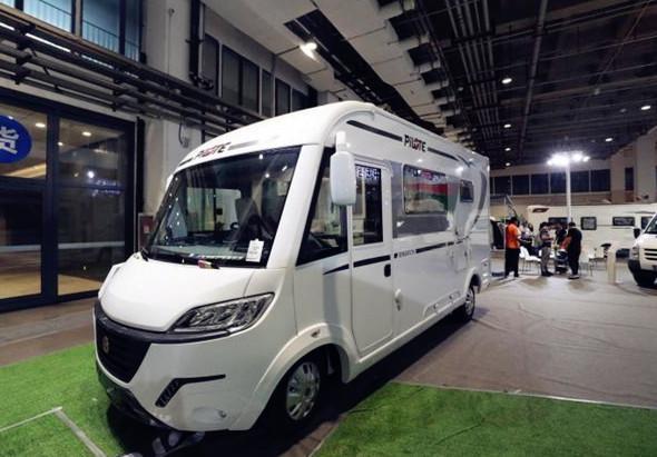 6米“一体化”房车！厕所干湿分离，带2张大卧铺，C本驾照就能开