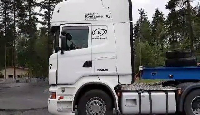 还在考科目二？八岁小男孩向你演示半挂大卡车倒车入库！