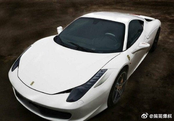 杭州一家长开法拉利跑车接送孩子，引起其他家长不满