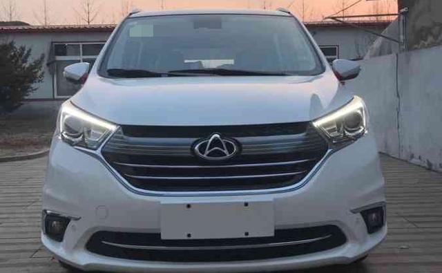 非常实在的一款MPV,虽动力疲软,但适合国人，车身大气不足六万