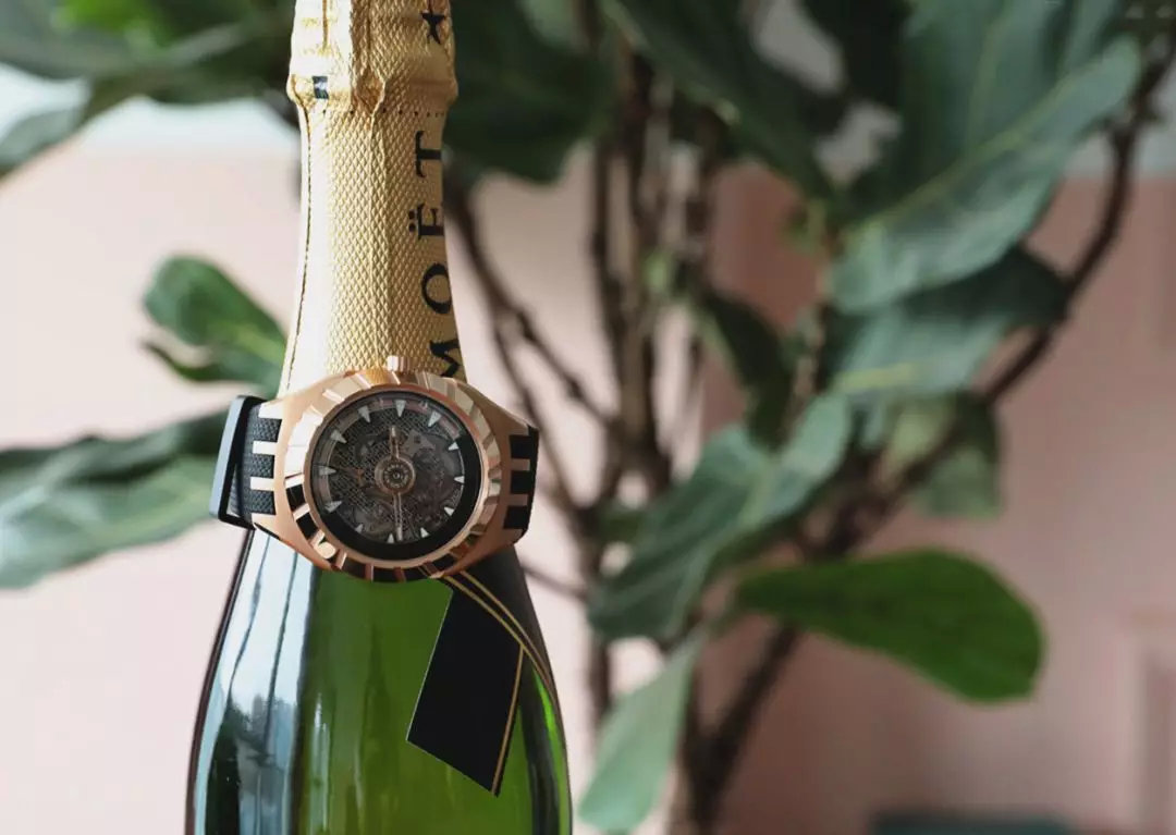 为啥大家都在抢这只SWATCH？新表看起来像10万块，其实只要…