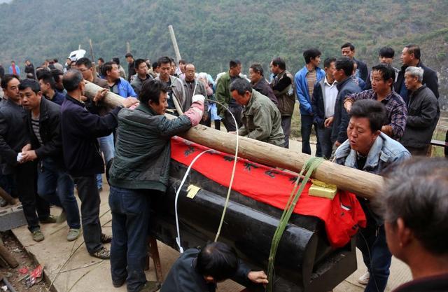 农村传统丧事的8个习俗,多数年轻人都不太懂,你还记得