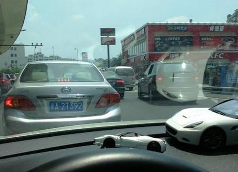 开车猛踩油门伤车还是慢慢开伤车，听完师傅分析，知道了答案