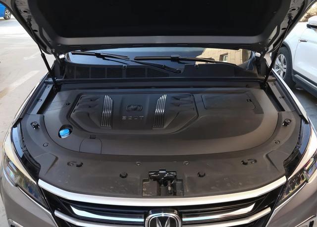 吉利首款跨界SUV,对比长安CS85 COUPE,它俩谁更好?