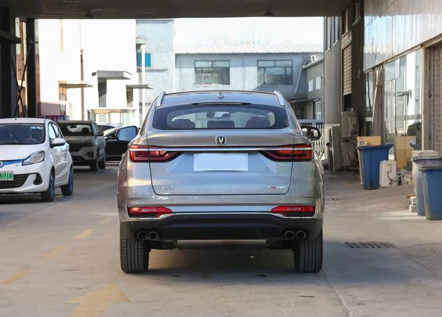 吉利首款跨界SUV,对比长安CS85 COUPE,它俩谁更好?