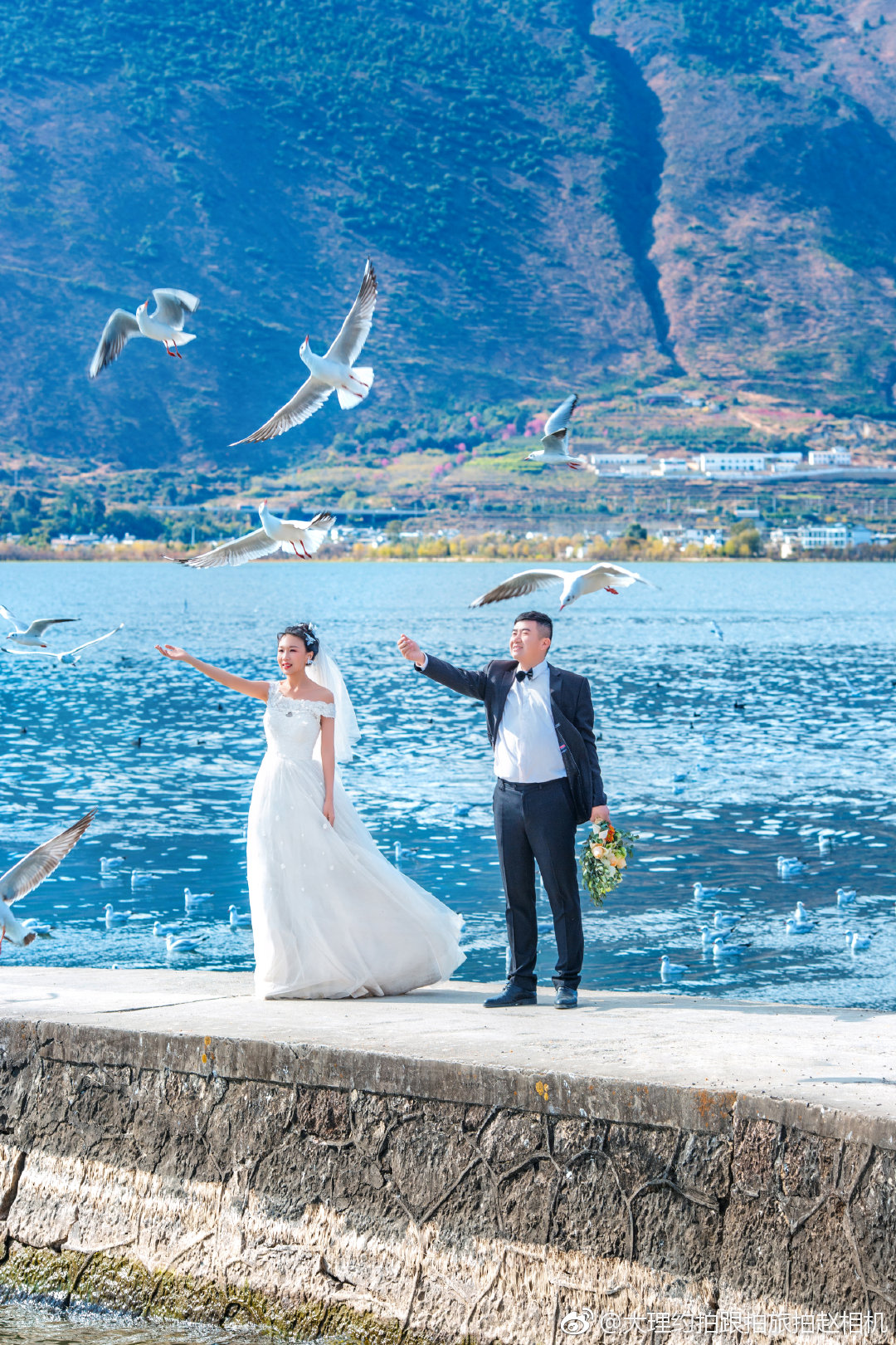 洱海拍婚纱_大理洱海拍婚纱背景