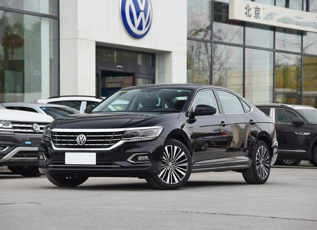 到店实拍新一代帕萨特,330豪华版领先一代,尾标带字母决定提车