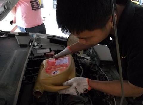 机油5000公里换一次是“扯淡”？老专家：不想换发动机就别这样换