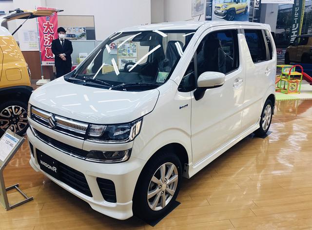 新款“铃木北斗星”实车亮相,比飞度好看,1.0L混动油耗仅3升!