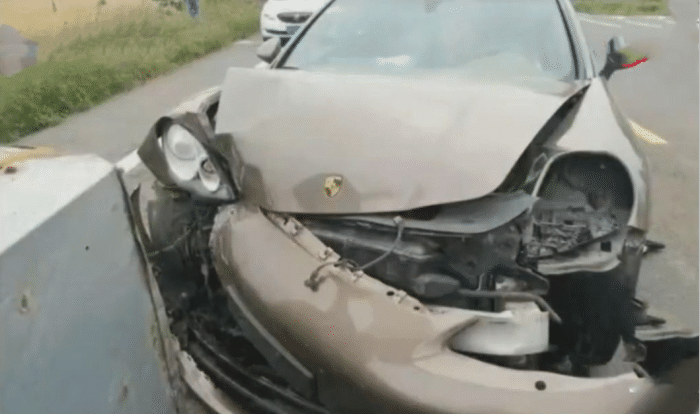 男子贷款买保时捷轿车，因还不起车贷将车撞报废，男子：还赚钱了