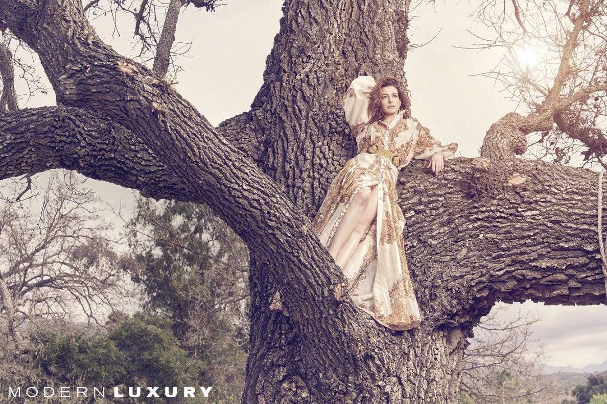 来一组女神安妮·海瑟薇最新写真~《Modern Luxury》杂志封片