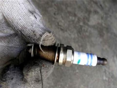 30000公里换一次火花塞“纯属胡扯”？维修师傅：亏你还是老司机