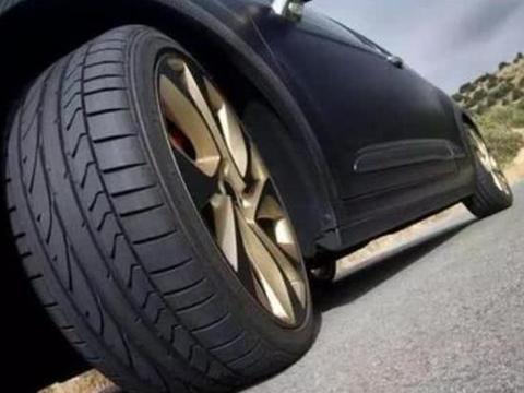 汽车轮胎一般使用多久要换？听懂行人说完，很多人都给坑过