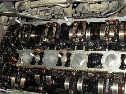 清理积碳只能拉高速？维修工：这两个方法更有用，发动机高效率