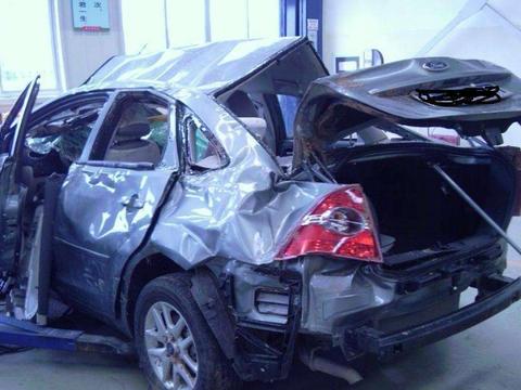 汽车闲置一周就相当于毁车？汽修工给出解释：这3个零件肯定报废