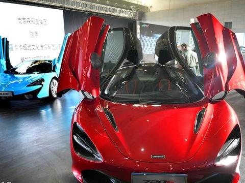 会展中心车展开幕 购车市民热情高涨