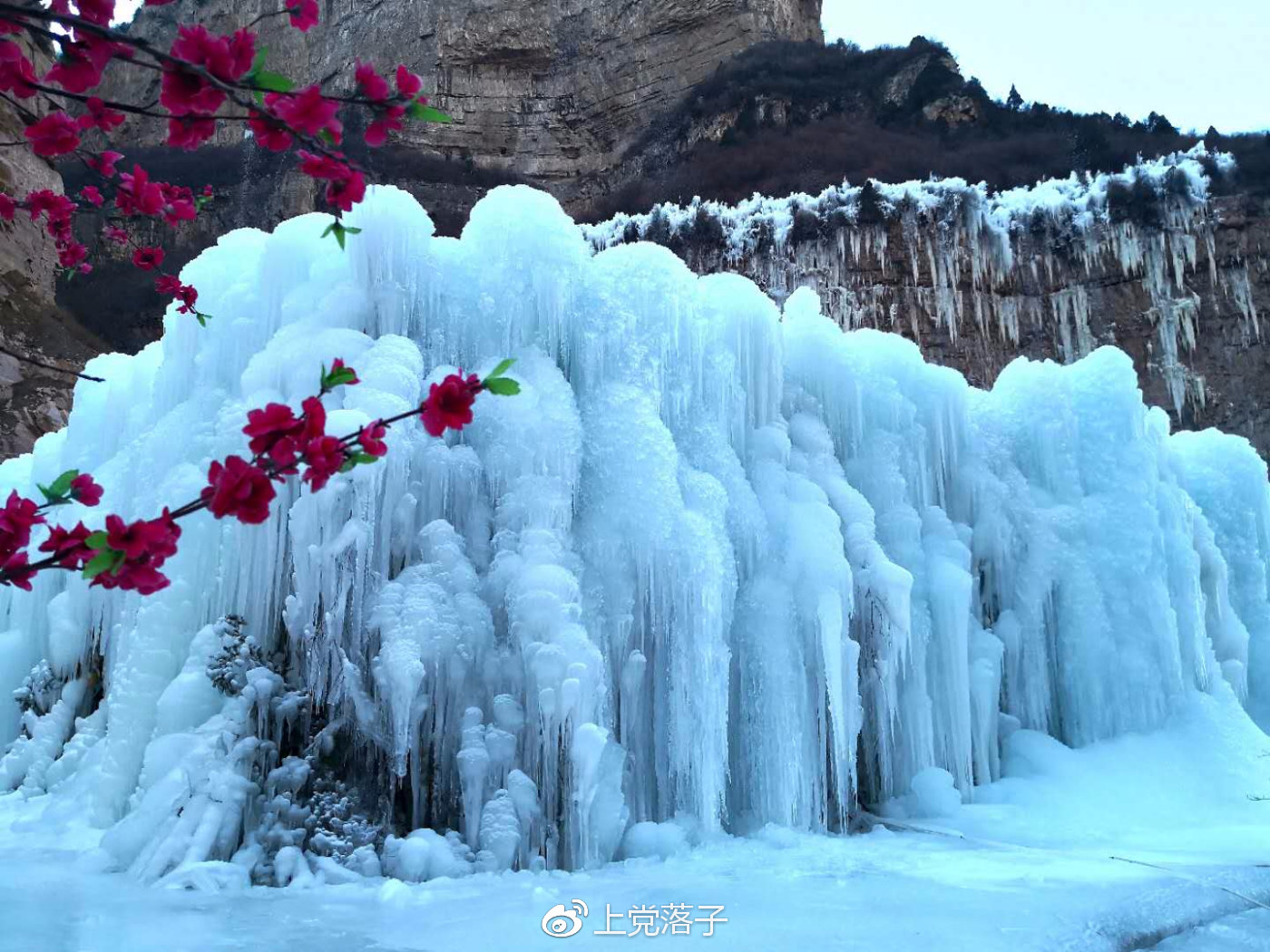 梦幻冰雪激光秀,来红崖峡谷感受流光溢彩