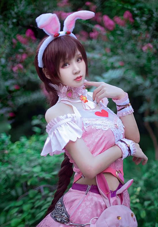 全网最火cos"小舞", 抬腿瞬间吸粉20万, 网友: 还原度100%