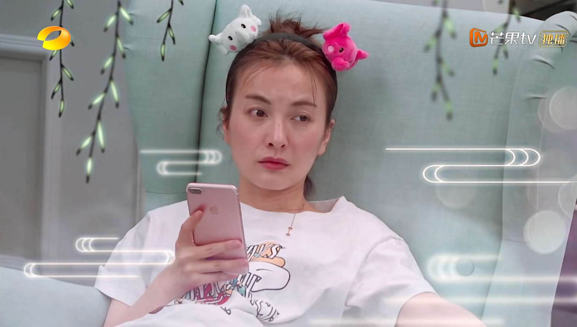 何雯娜恋情开挂,去年和袁姗姗参加节目时还单身,今年就宣布当妈图片