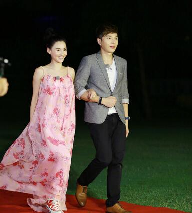 张柏芝前绯闻对象晒抱娃照,自称超级奶爸,张柏