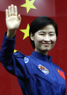 中国第一位女航天员刘洋，回来后竟“不知所踪”，如今过得怎么样