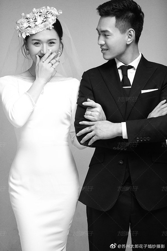 最美的时刻,就是穿上了婚纱,嫁给了爱情。点击