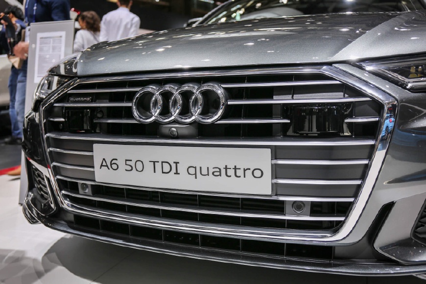 还买啥E级？奥迪终于打出一张好牌，比奔驰安静，内饰让5系尴尬