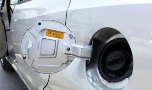 汽车油路要不要清洗，汽修师傅；那些说不用洗的开的是面包车吧