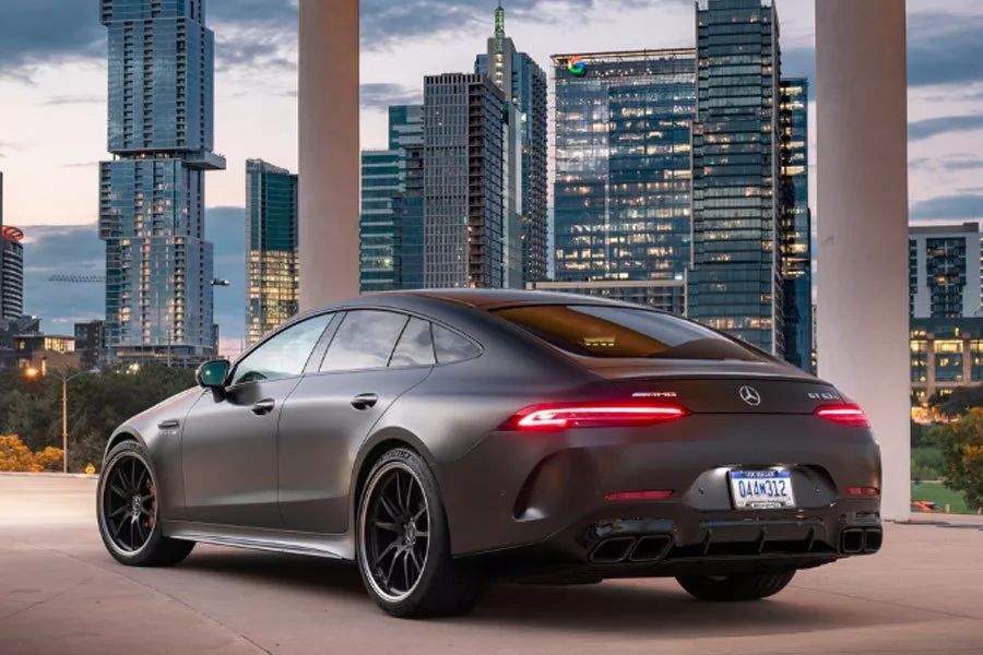 性能轿跑巅峰对决,AMG GT四门版和Panamera怎么选?