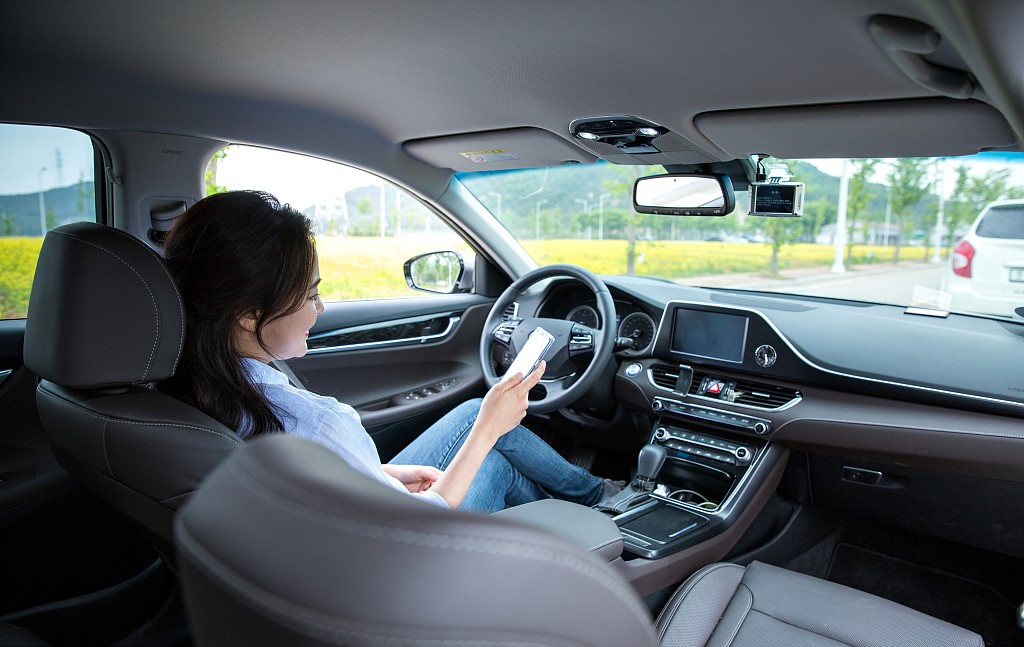 中国汽车未来发展方向是自动驾驶还是新能源?