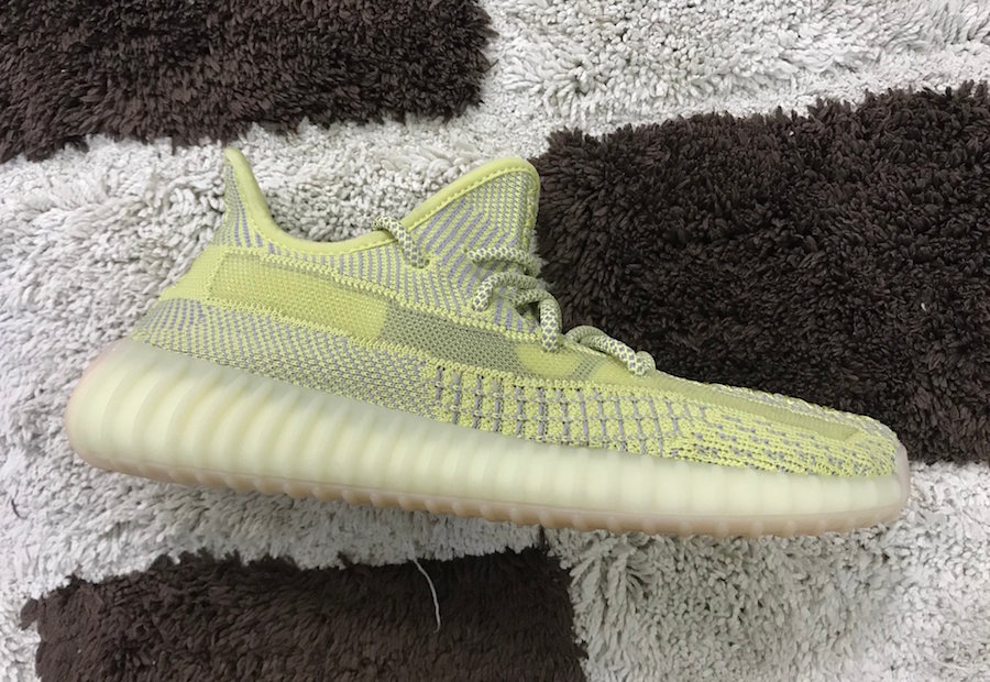 三双全新侧透 Yeezy 350 V2 曝光！全部都是满天星