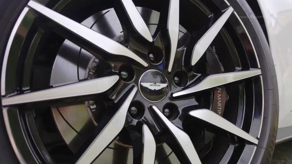 阿斯顿马丁DB11 V8 -豪华GT跑车。