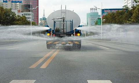 开车遇见这种车，躲不了只有往前冲