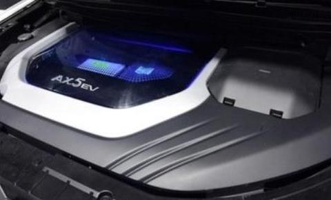 东风风神AX5-EV，采用东风家族最新设计风格，续航超300km