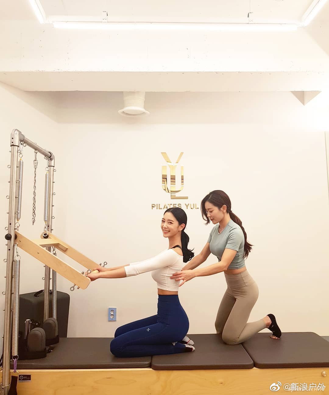 韩国健身女神克拉拉自拍秀美腿