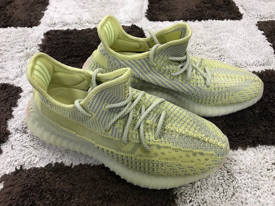 三双全新侧透 Yeezy 350 V2 曝光！全部都是满天星
