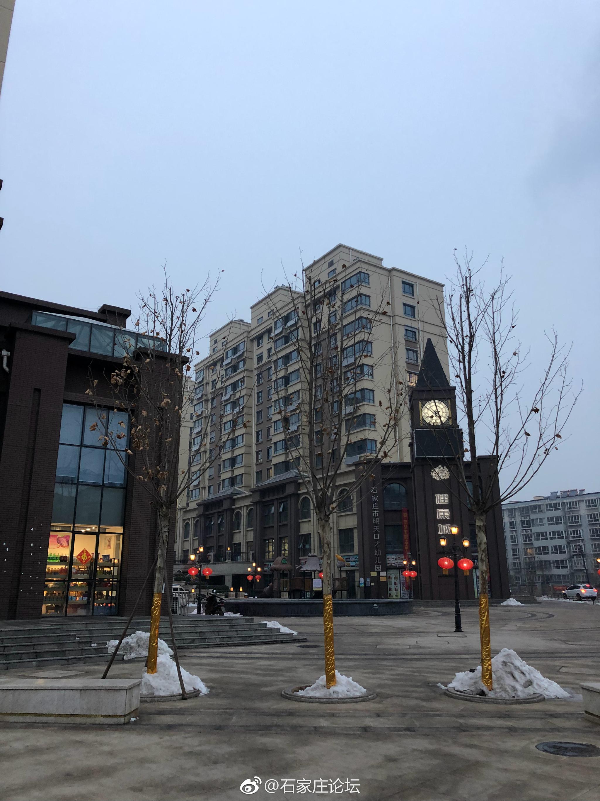 鹿泉健康城,现在卖到1.1万了,据说这小区里面的环境贼好
