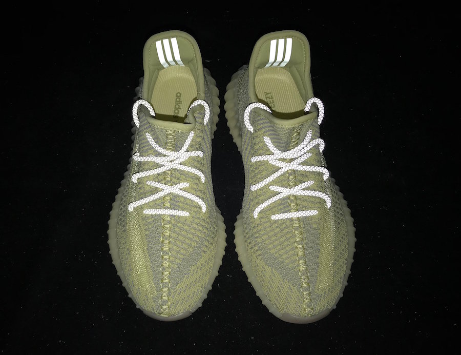 三双全新侧透 Yeezy 350 V2 曝光！全部都是满天星