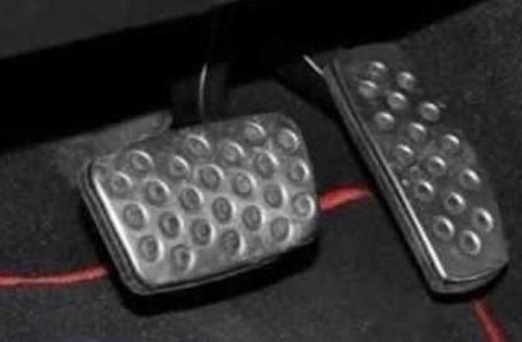 刹车油什么时候更换最合适？有经验的维修工说出实话，别再被坑了