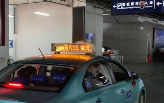 买车广告12.98万误写12.98元,4S店被围,大爷掏13元:″不用找了″