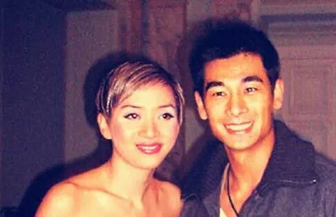 前女友梅艳芳、功夫不输甄子丹,赵文卓是如何走下神坛的?